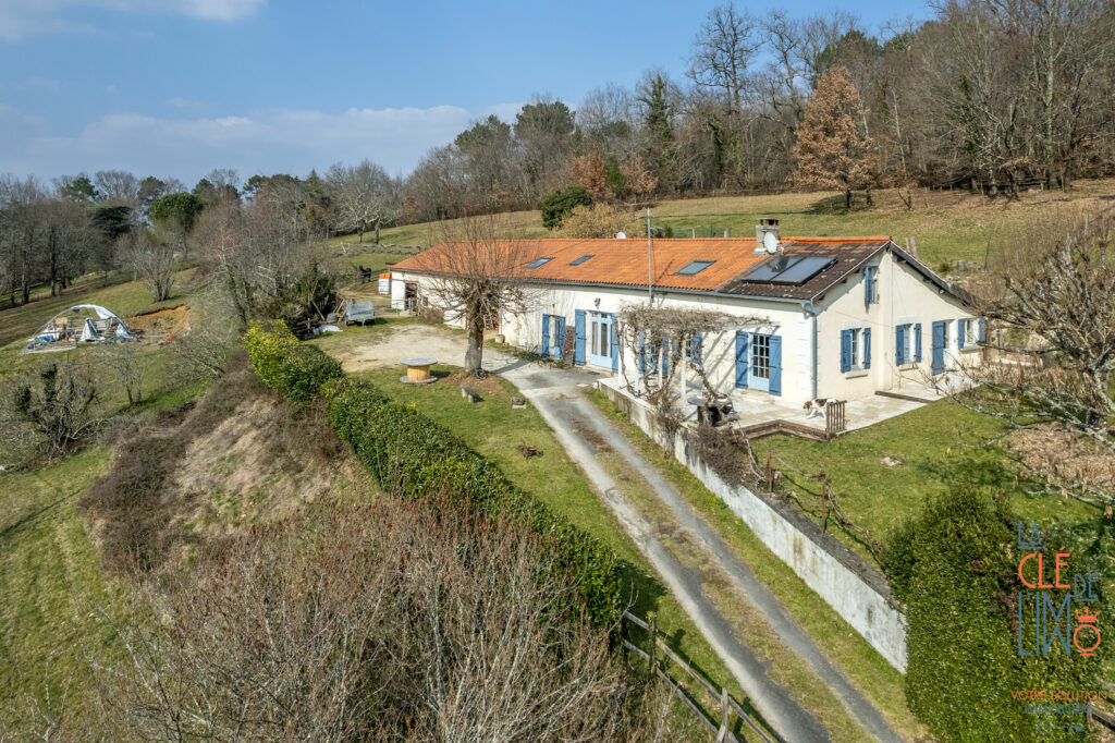 Immobilier Château l'Évêque - Vue aérienne drone