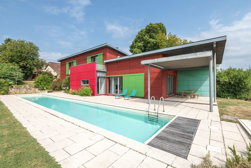 Villa en bois sur Grand Brassac photographiée par Jean-Luc Renouil, photographe immobilier et pilote de drone en Dordogne.