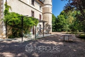 Photographe immobilier Périgueux, Dordogne et Nouvelle-Aquitaine 13 Château Puymoger à Nontron photographié par Jean-Luc Renouil, photographe immobilier et pilote de drone en Dordogne