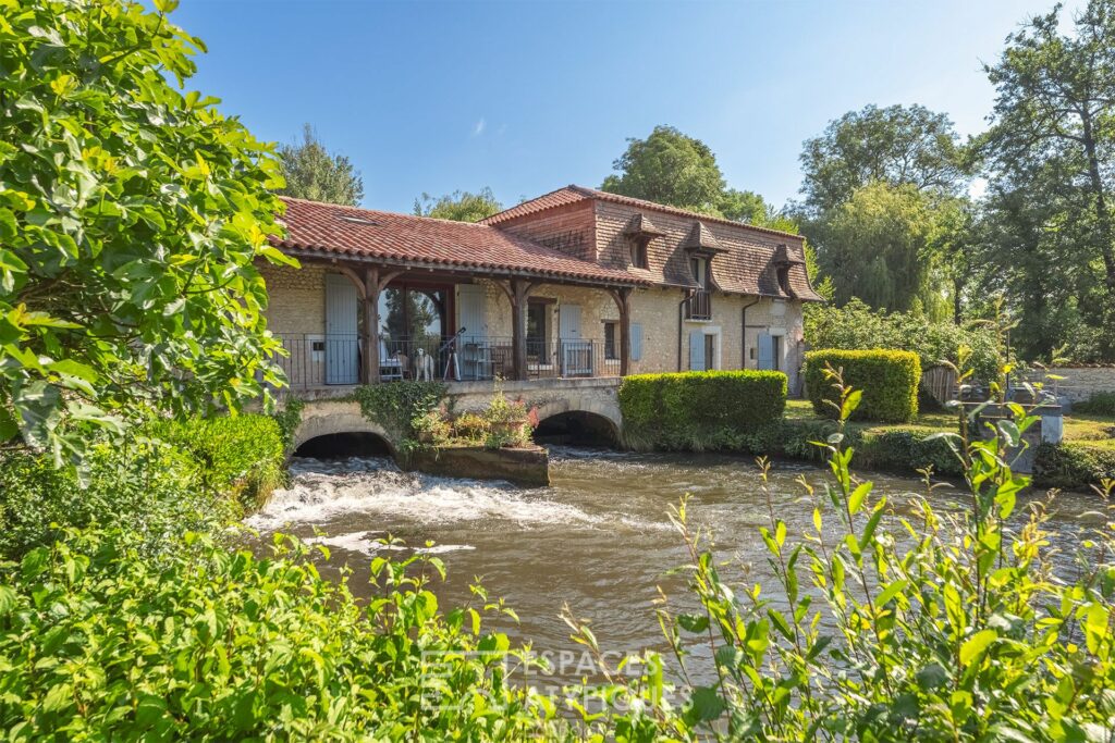 Moulin de Nanteuil photographié par Jean-Luc Renouil, photographe immobilier et pilote de drone en Dordogne