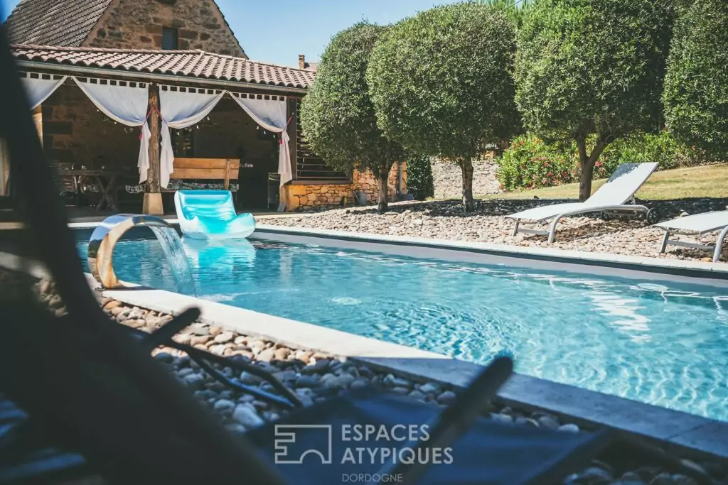Maison en pierre photographiée par Jean-Luc Renouil, photographe immobilier et pilote de drone en Dordogne.