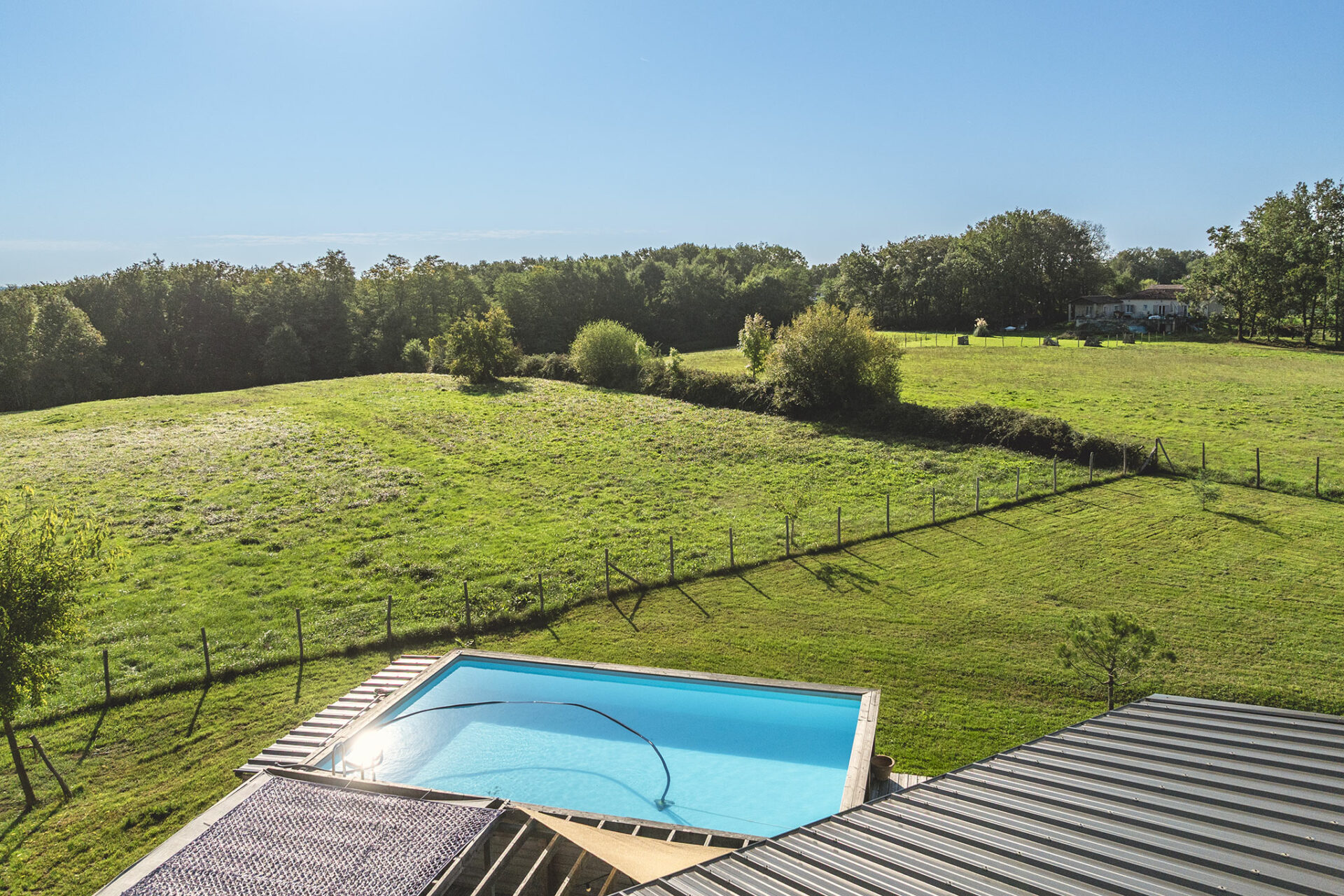 Maison en bois à Couze-Saint-Front photographiée par Jean-Luc Renouil, photographe et pilote de drone en Dordogne.