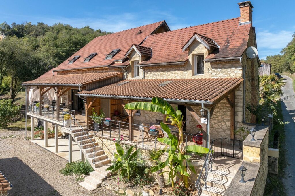 Propriété à Saint Vincent de Cosse photographiée par Jean-Luc Renouil, photographe immobilier et pilote de drone en Dordogne.