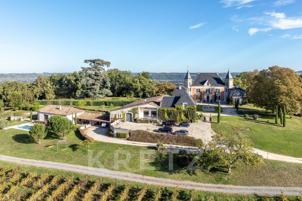 Château Picon à Eynesse photographié par Jean-Luc Renouil, photographe et pilote de drone en Dordogne.