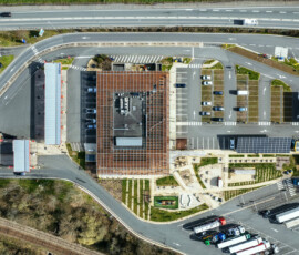 Pilote de drone immobilier en Nouvelle-Aquitaine – Photos & vidéos aériennes professionnelles 20 Vue aérienne de l'aire d'autoroute de Saint Laurent sur Manoire