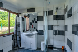 Immobilier Veyrines - salle d'eau