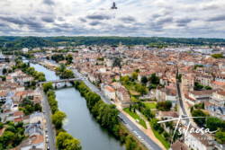 Vue sur le pont des Barris depuis les berges de l'Isle au niveau de Tourny - Périgueux photographe pilote de drone