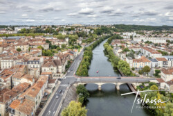 Vue sur le pont des Barris depuis les berges de l'Isle - Périgueux photographe pilote de drone