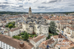Vue sur la cathédrale Saint Front depuis les berges de l'Isle - Périgueux photographe pilote de drone