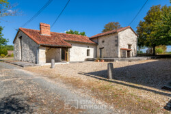 Immobilier Leguillac - Façade gîte