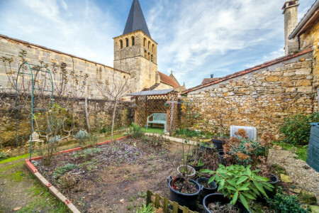 Immobilier Saint-PomPont - Cour privée