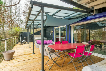 Immobilier Rouffignac - spa et salon de détente sur la terrasse panoramique
