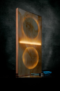 Packshot - L'atelier de Mr C - Lampe verticale allumée : face arrière