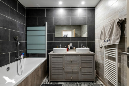Immobilier Périgueux - A l'étage : salle de bain
