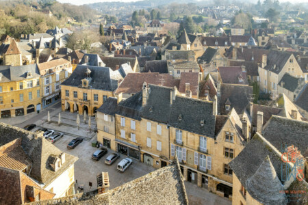 Immobilier Sarlat - vue drone de la façade de l'immeuble