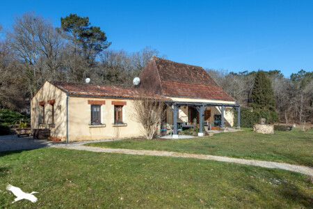 Reportage immobilier Salon de Vergt - La façade des gites