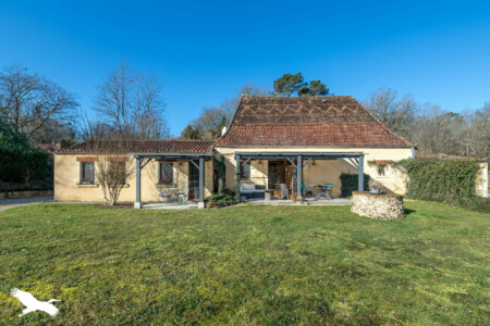 Reportage immobilier Salon de Vergt - La façade des gites