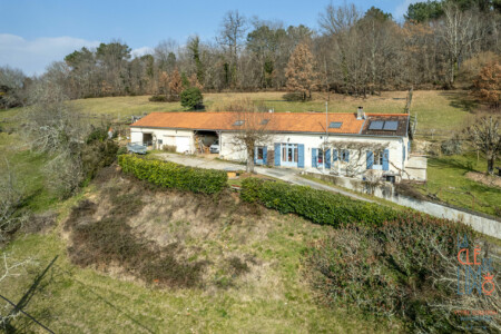 Immobilier Château l'Évêque - Vue aérienne drone