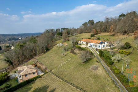 Immobilier Château l'Évêque - Vue aérienne drone