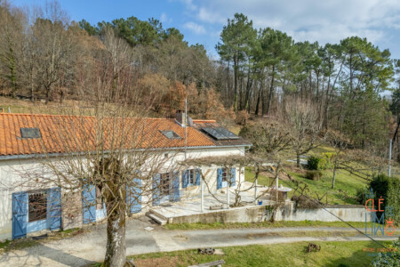 Immobilier Château l'Évêque - Vue aérienne drone