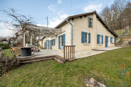 Immobilier Château l'Évêque - Façade