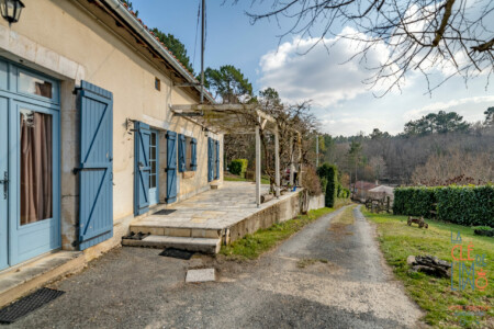 Immobilier Château l'Évêque - Façade