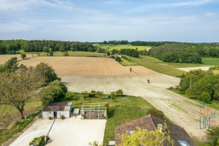 Immobilier Bassillac - Vue aérienne du panorama par dessus la toiture