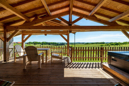 Immobilier Monbazillac - La terrasse d'un des chalets