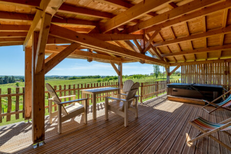 Immobilier Monbazillac - La terrasse d'un des chalets