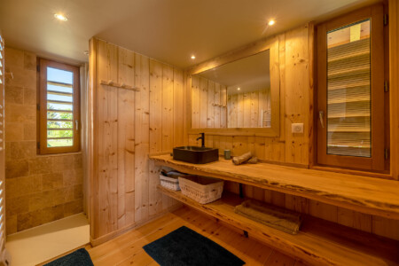 Immobilier Monbazillac - La salle d'eau d'un des chalets