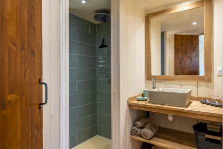 Immobilier Monbazillac - La salle d'eau d'un des chalets