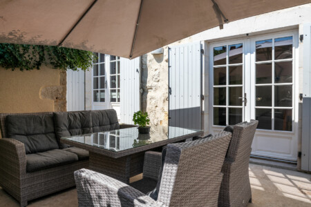 Immobilier NEUVIC - terrasse côté rue