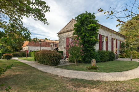 Immobilier Le Fleix 12 Immobilier Le Fleix - Vue sur la façade avant
