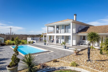 Jean-Luc Renouil - Photographe immobilier Dordogne - Façade et piscine