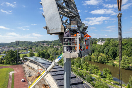 Intervention sur les pylones d'éclairage du stade Rongièras de Périgueux par Jean-Luc RENOUIL Photographe et pilote de drone en Dordogne