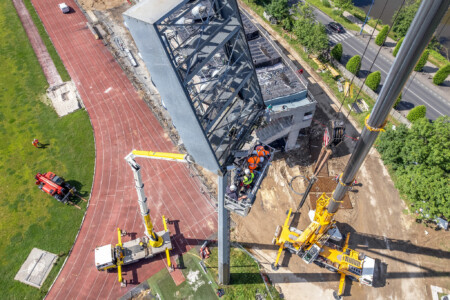 Intervention sur les pylones d'éclairage du stade Rongièras de Périgueux par Jean-Luc RENOUIL Photographe et pilote de drone en Dordogne