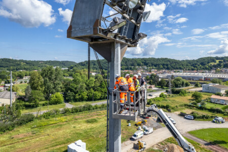 Intervention sur les pylones d'éclairage du stade Rongièras de Périgueux par Jean-Luc RENOUIL Photographe et pilote de drone en Dordogne