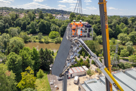 Intervention sur les pylones d'éclairage du stade Rongièras de Périgueux par Jean-Luc RENOUIL Photographe et pilote de drone en Dordogne
