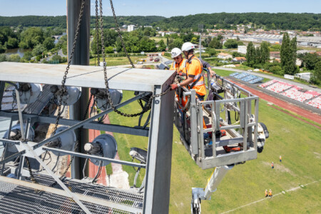 Intervention sur les pylones d'éclairage du stade Rongièras de Périgueux par Jean-Luc RENOUIL Photographe et pilote de drone en Dordogne
