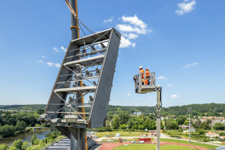 Intervention sur les pylones d'éclairage du stade Rongièras de Périgueux par Jean-Luc RENOUIL Photographe et pilote de drone en Dordogne