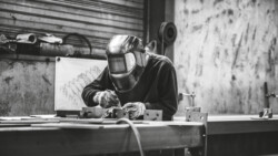 Reportage au cœur de l'industrie de la construction de bâtiments métalliques et des chantiers par Jean-Luc Renouil Photographe et pilote de drone en Dordogne.
