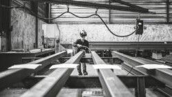 Reportage au cœur de l'industrie de la construction de bâtiments métalliques et des chantiers par Jean-Luc Renouil Photographe et pilote de drone en Dordogne.