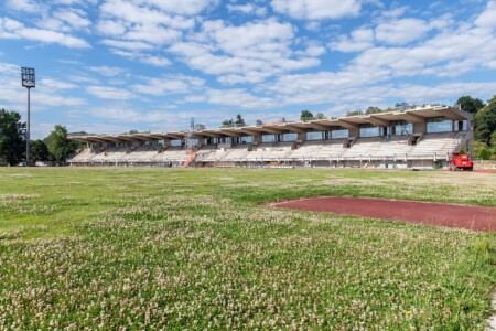 Intervention sur les pylones d'éclairage du stade Rongièras de Périgueux par Jean-Luc RENOUIL Photographe et pilote de drone en Dordogne