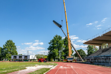 Intervention sur les pylones d'éclairage du stade Rongièras de Périgueux par Jean-Luc RENOUIL Photographe et pilote de drone en Dordogne