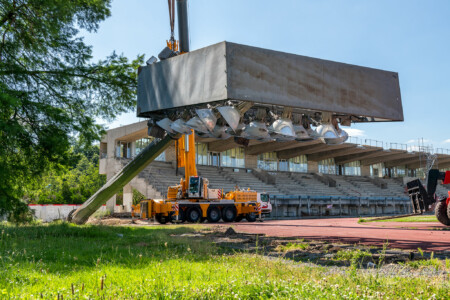 Intervention sur les pylones d'éclairage du stade Rongièras de Périgueux par Jean-Luc RENOUIL Photographe et pilote de drone en Dordogne