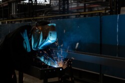 Reportage au cœur de l'industrie de la construction de bâtiments métalliques et des chantiers par Jean-Luc Renouil Photographe et pilote de drone en Dordogne.