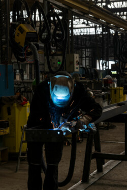 Reportage au cœur de l'industrie de la construction de bâtiments métalliques et des chantiers par Jean-Luc Renouil Photographe et pilote de drone en Dordogne.