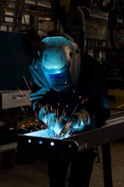 Reportage au cœur de l'industrie de la construction de bâtiments métalliques et des chantiers par Jean-Luc Renouil Photographe et pilote de drone en Dordogne.