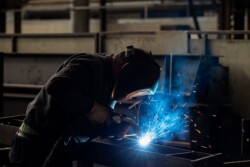 Reportage au cœur de l'industrie de la construction de bâtiments métalliques et des chantiers par Jean-Luc Renouil Photographe et pilote de drone en Dordogne.