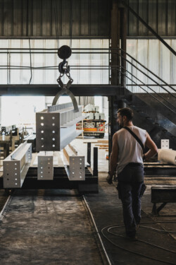 Reportage au cœur de l'industrie de la construction de bâtiments métalliques et des chantiers par Jean-Luc Renouil Photographe et pilote de drone en Dordogne.
